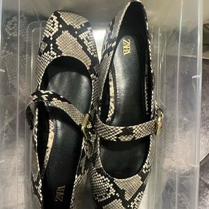 Zara Women's Snakeskin Pattern Flats